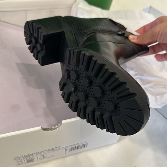 Damiana Snakeskin Embossed Block Boot (Women)
Geox - Picture 8 of 8